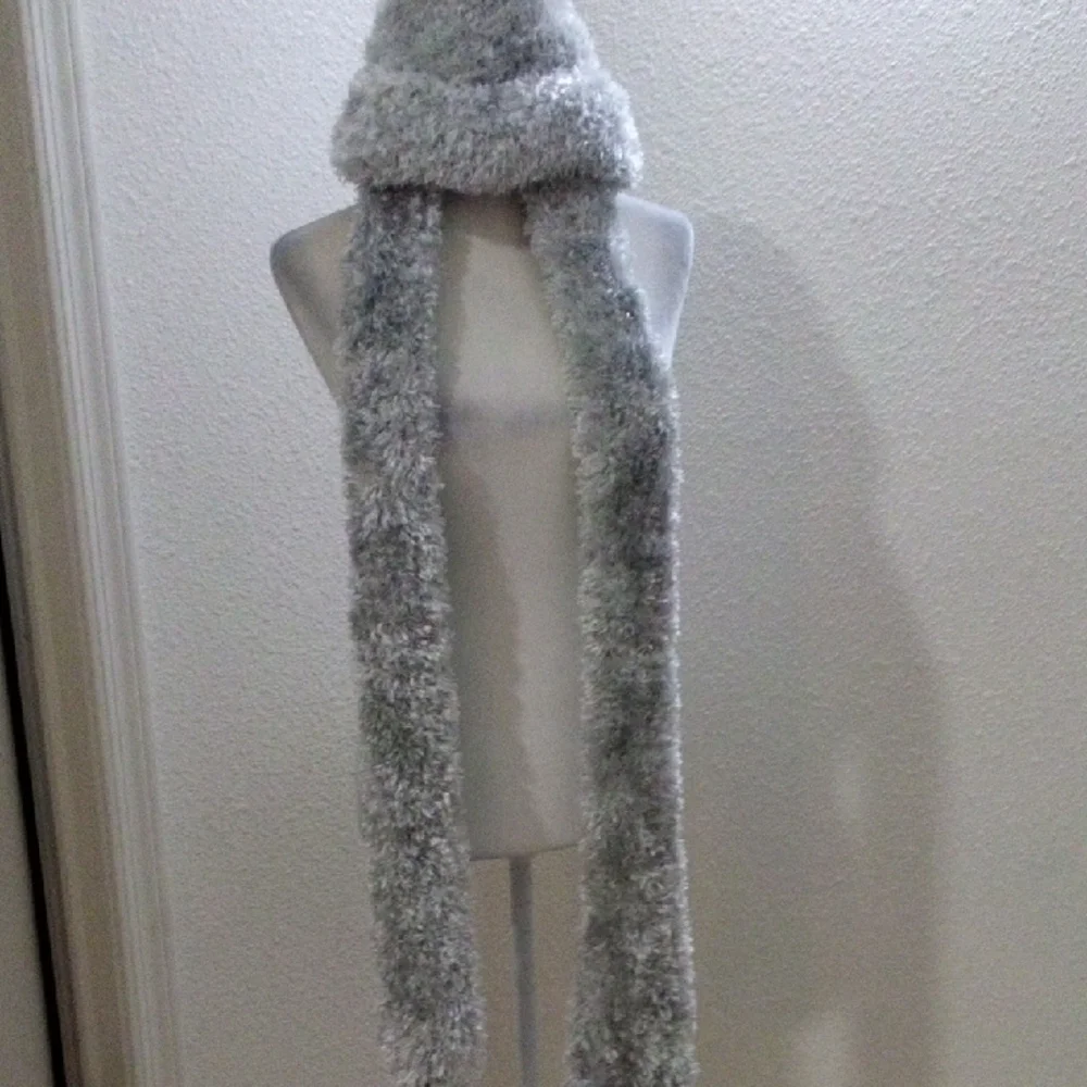 Elegant Gray Women's Scarf